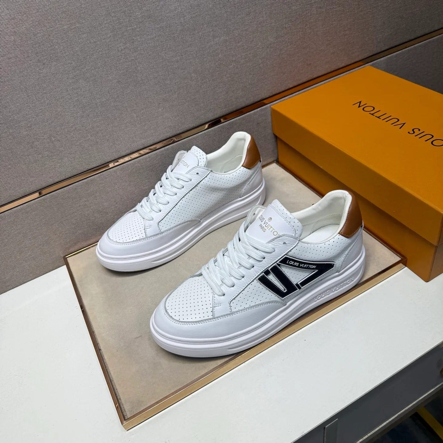 ⬛️Men's shoes 💰p420 [LV～] Men's casual shoes 2025z cabinet sales simultaneously 🔶Size: 38-44 #️⃣ 🔷6 colors🔜The upper is made of multi-material splicing ➕Genuine leather lining, comfortable and breathable, sole: original comfortable and wear-resistant outsole, ⚠️Real thing📱Photographed🎬The real thing is better📢📢📢